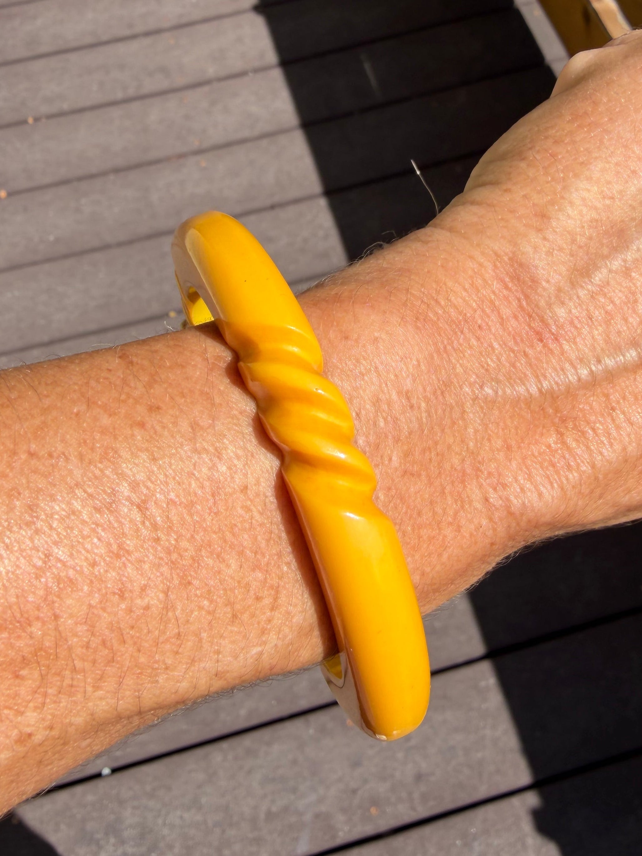 Vintage Bakelite Bangle - Lightly carved butterscotch 1930's-40's